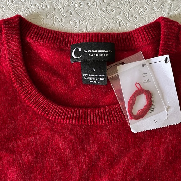 Women’s C by Bloomingdale’s cashmere crew neck sweater / Red / Small - Picture 4 of 9